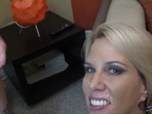 Грудастая милфа готова к буккаке в любое время суток