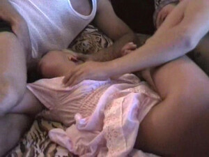 Русскую студентку грубо ебут сокурсники в два ствола